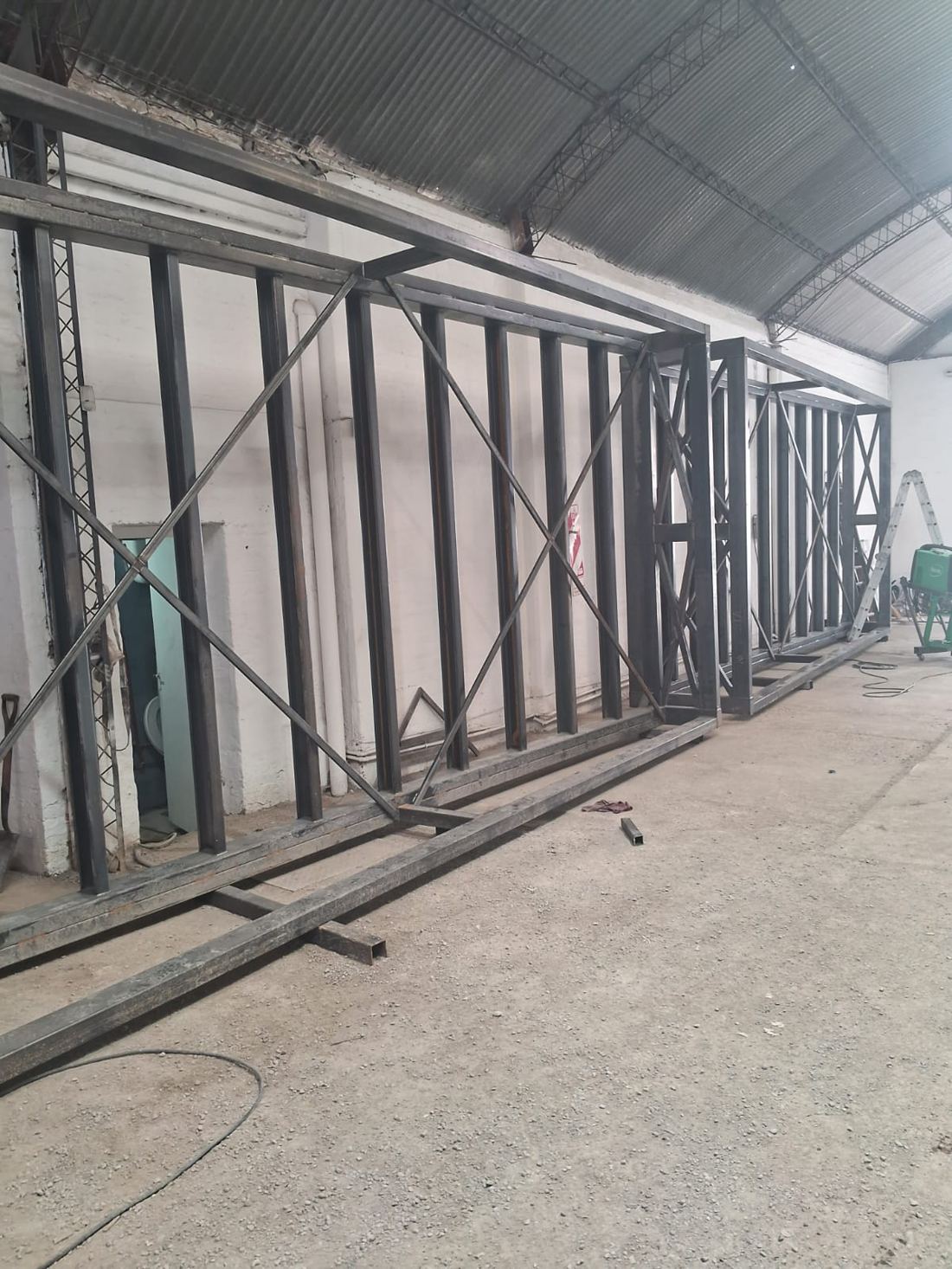 Trabajo de metalúrgica en taller